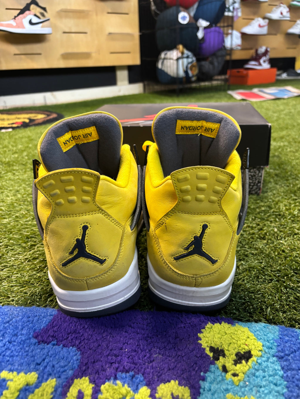 Jordan retro 4 lightning
