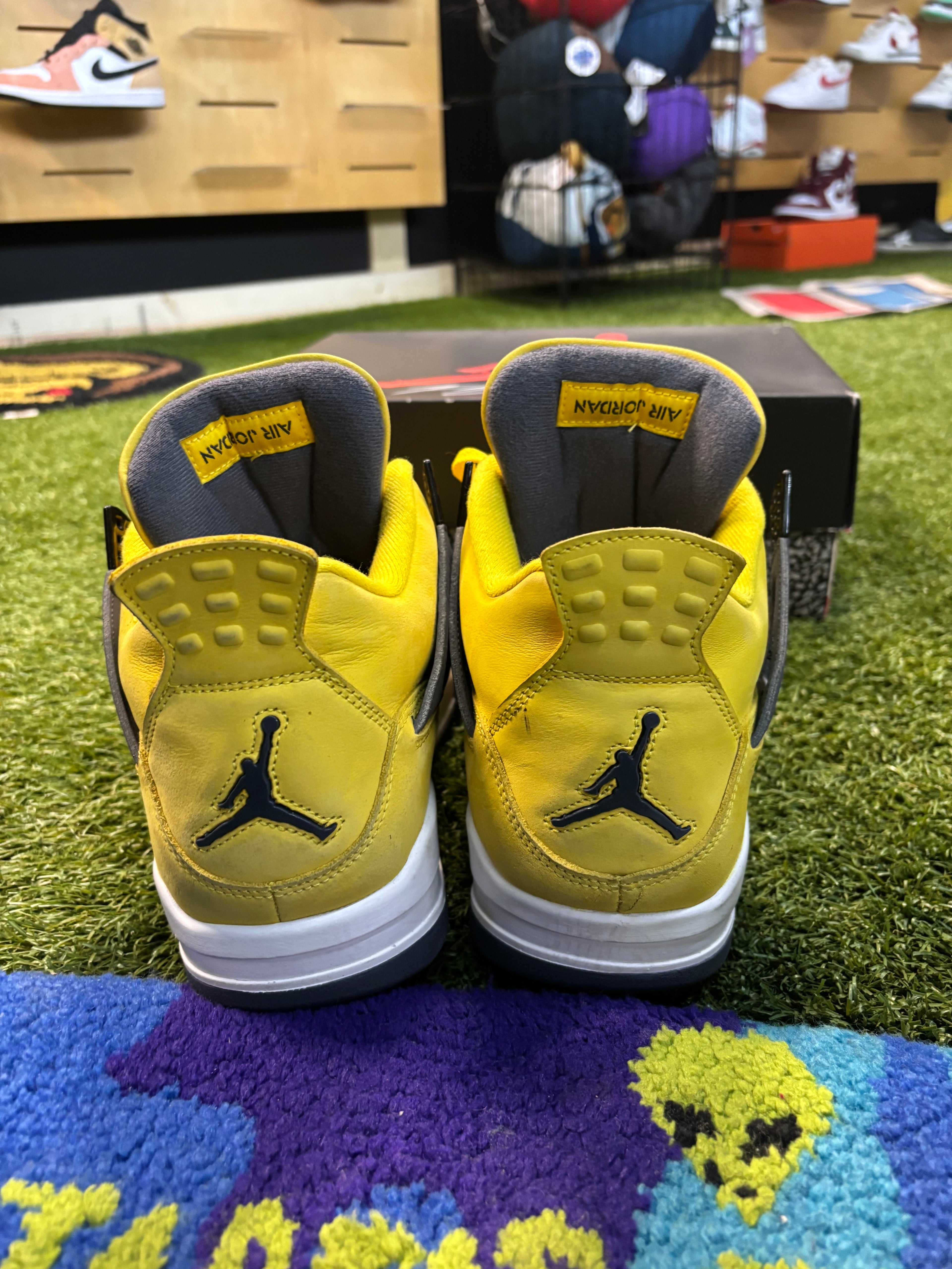 Jordan retro 4 lightning