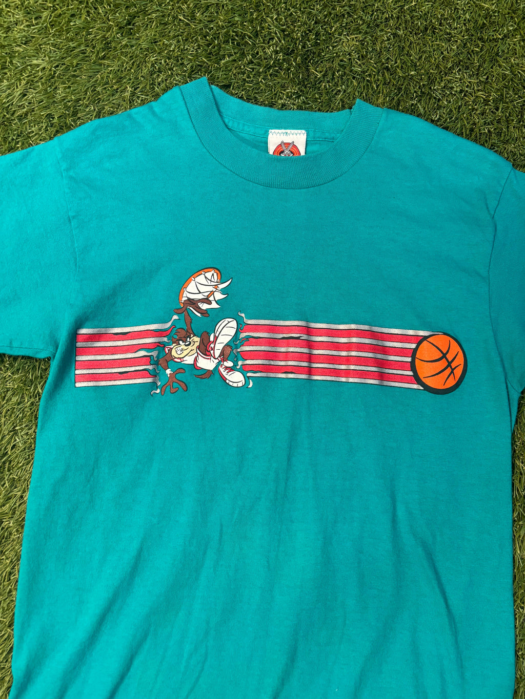 Vintage 1998 Looney Tunes Tasmanian Devil Basketball Tee