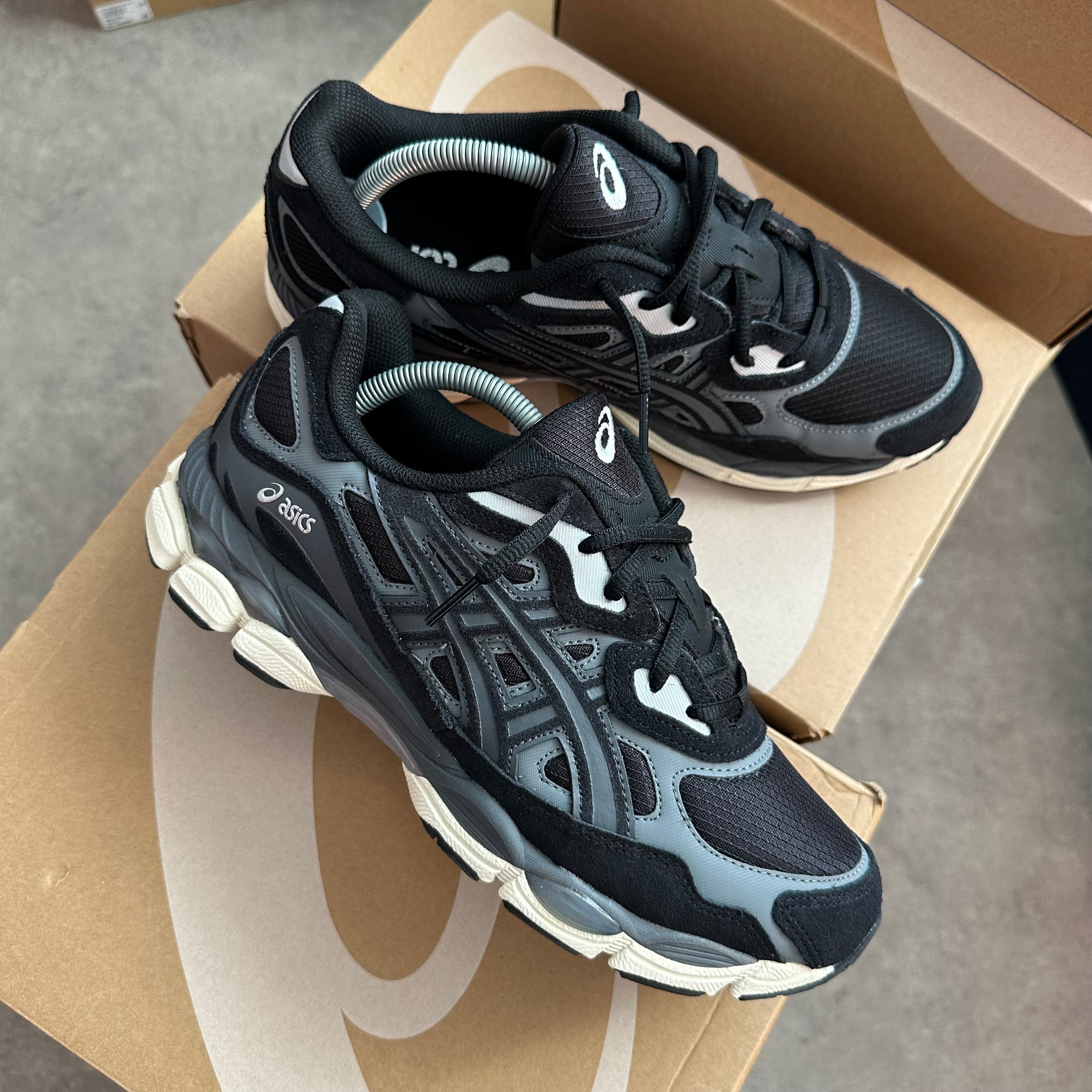 ASICS GEL NYC TRAINER - BLACK / CREAM