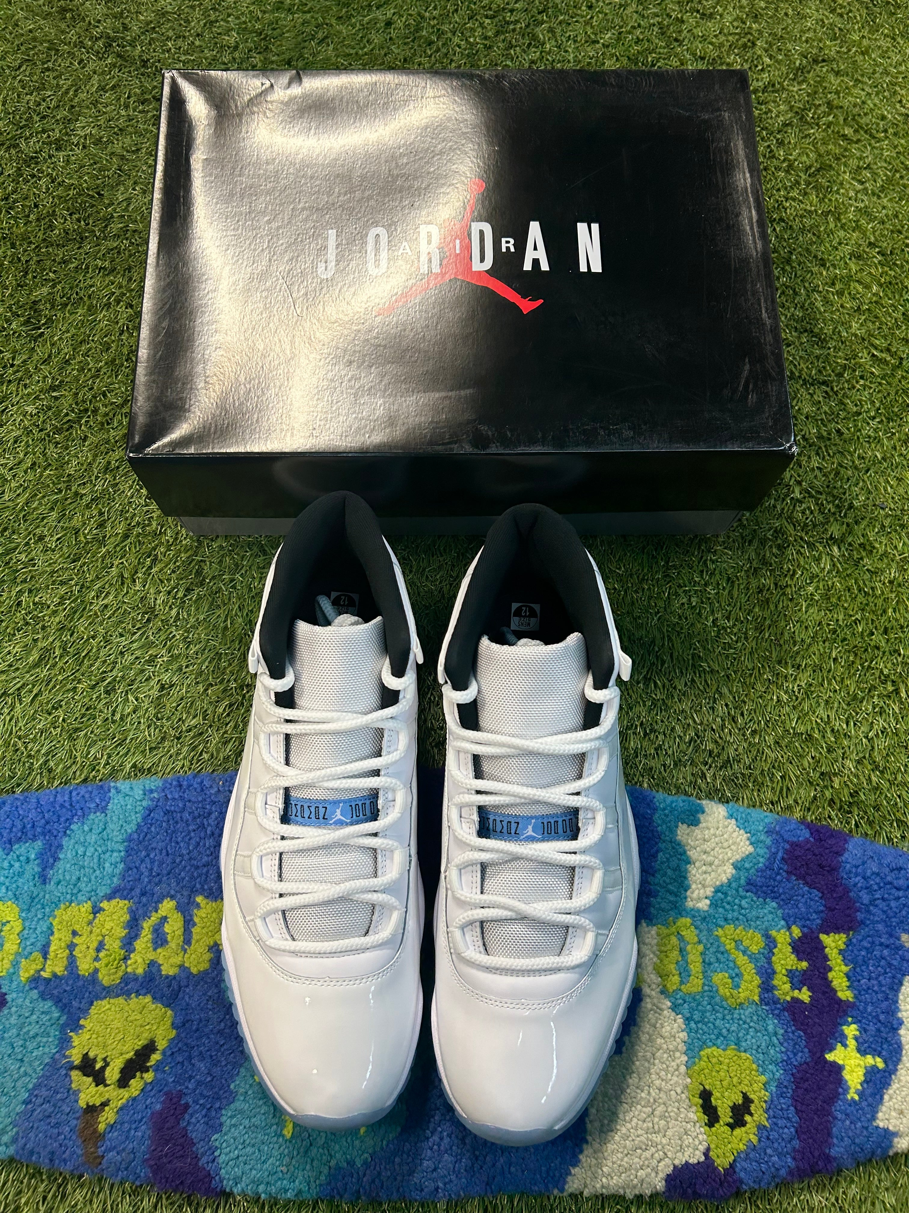 Jordan Retro 11  Legend Blues