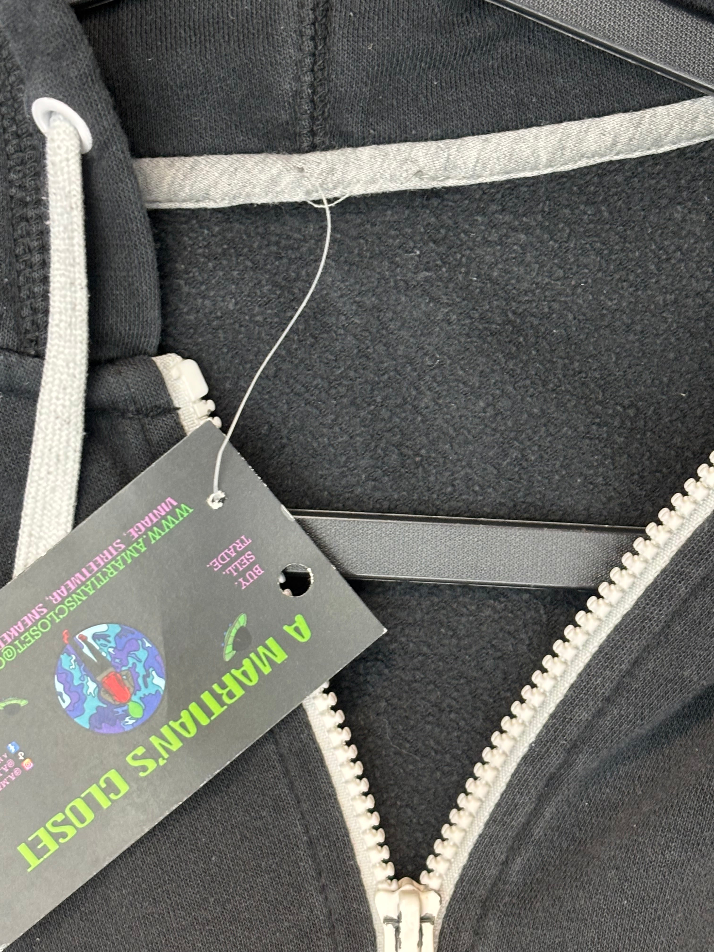 (Needs pics) Women’s Black Nike Zip Up Hoodie with no tag