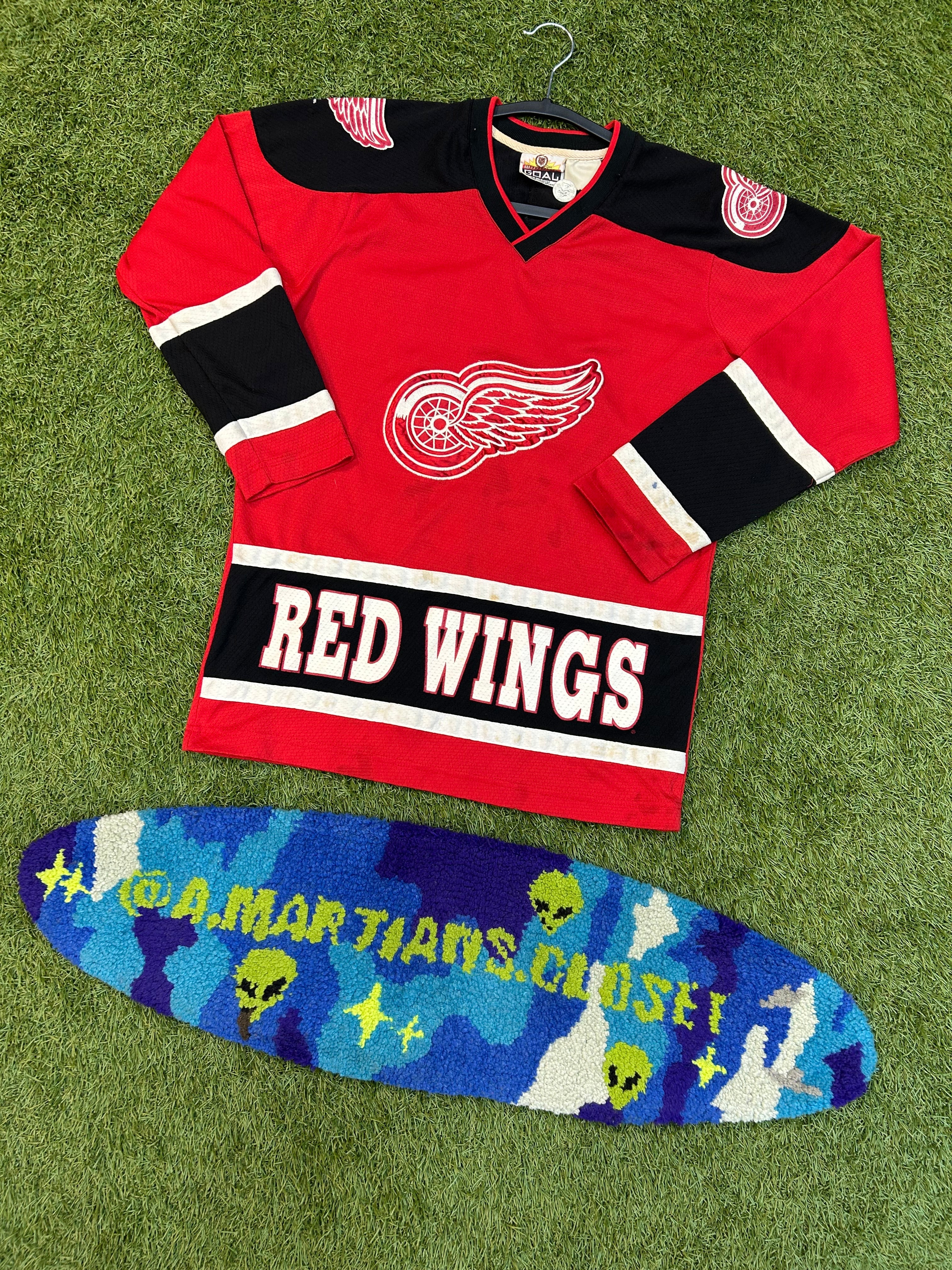 Vintage 90s Steve Yzerman Detroit Red Wings NHL Hockey Jersey