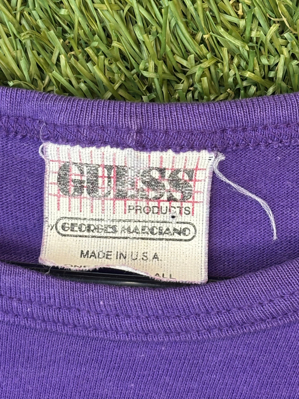 (Needs pics) Women’s Vintage Guess Long Sleeve Tee