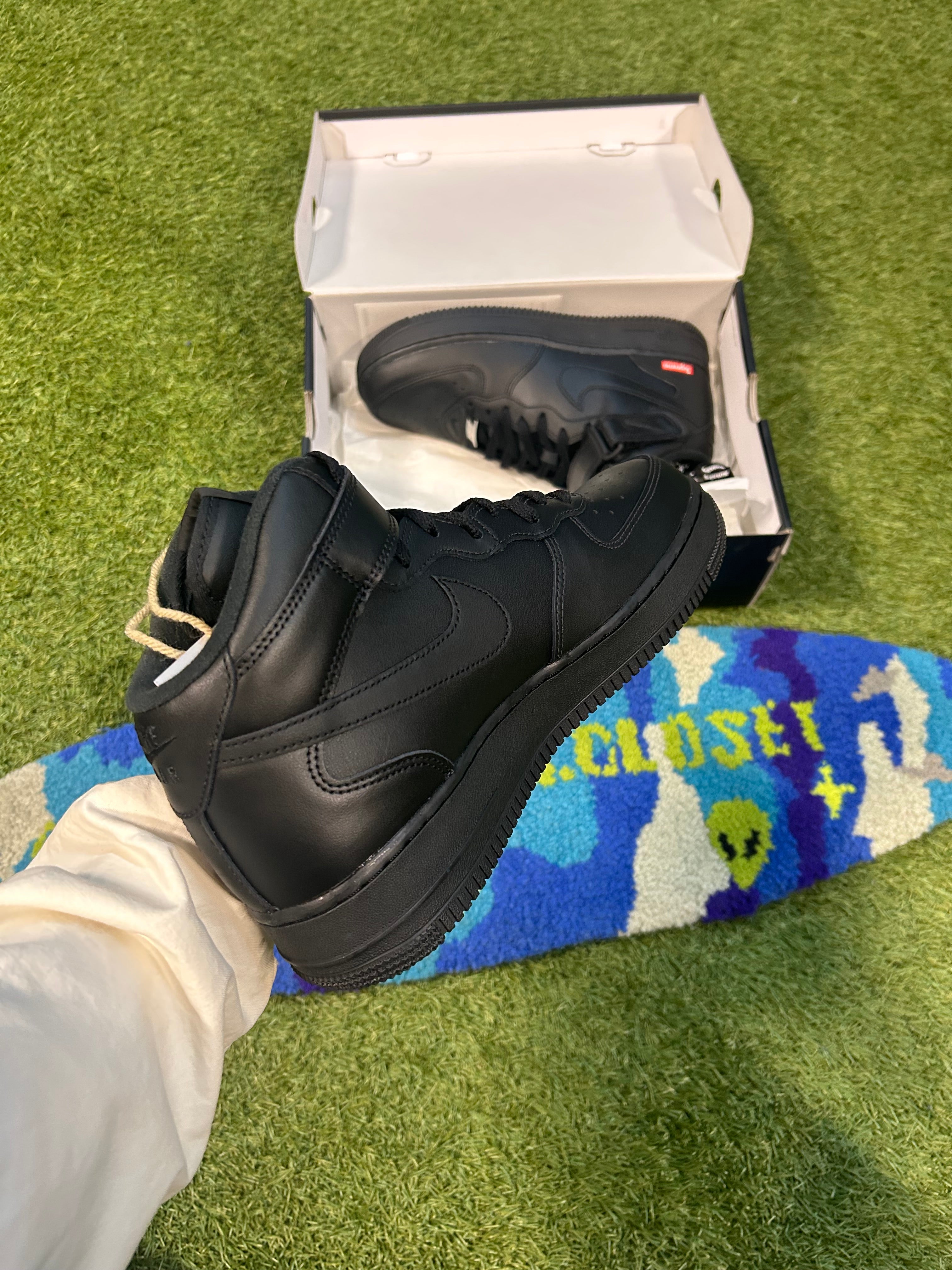 Nike X Supreme Air Force 1 Mid Black