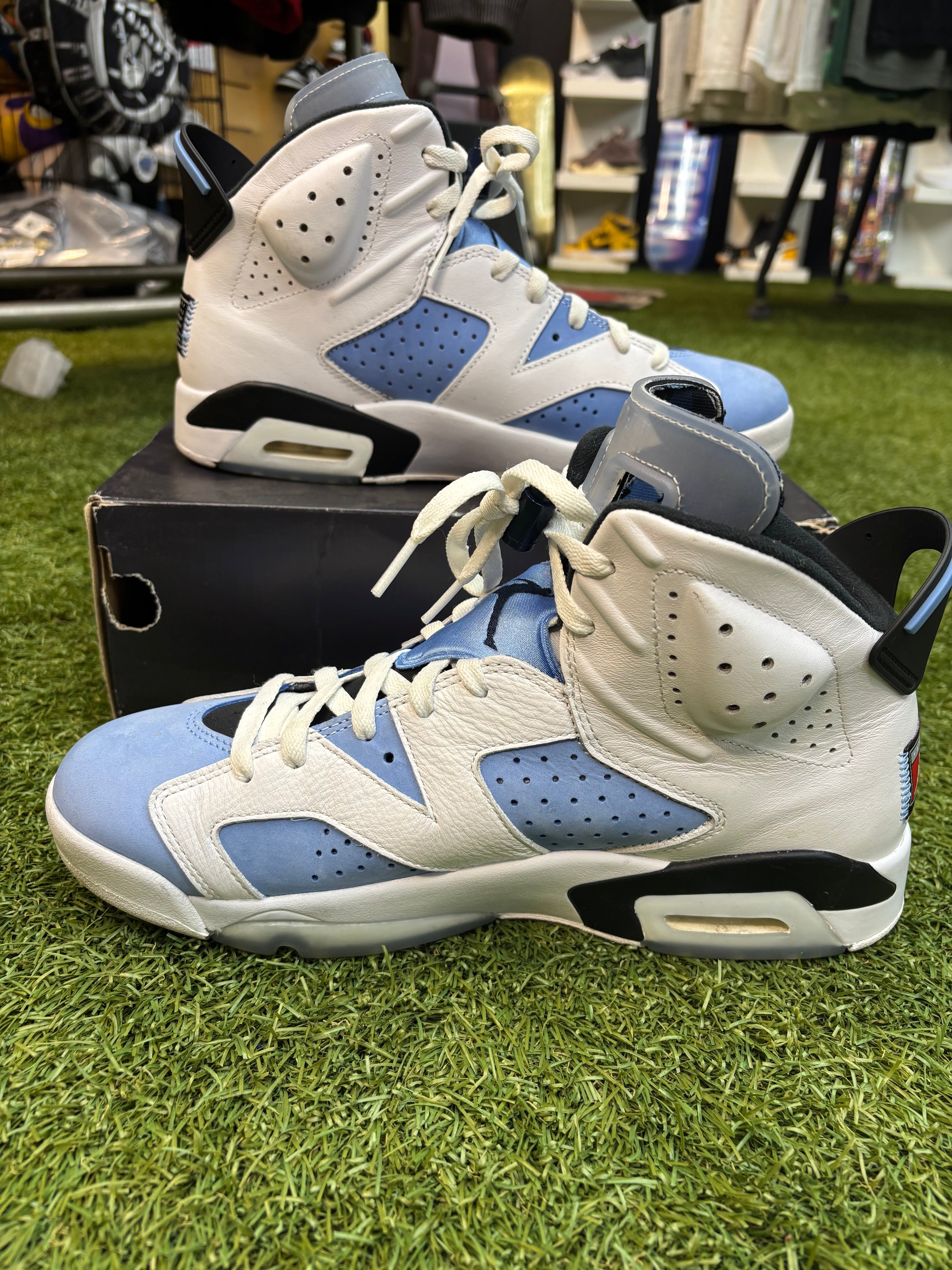 Jordan retro 6 UNC size 11