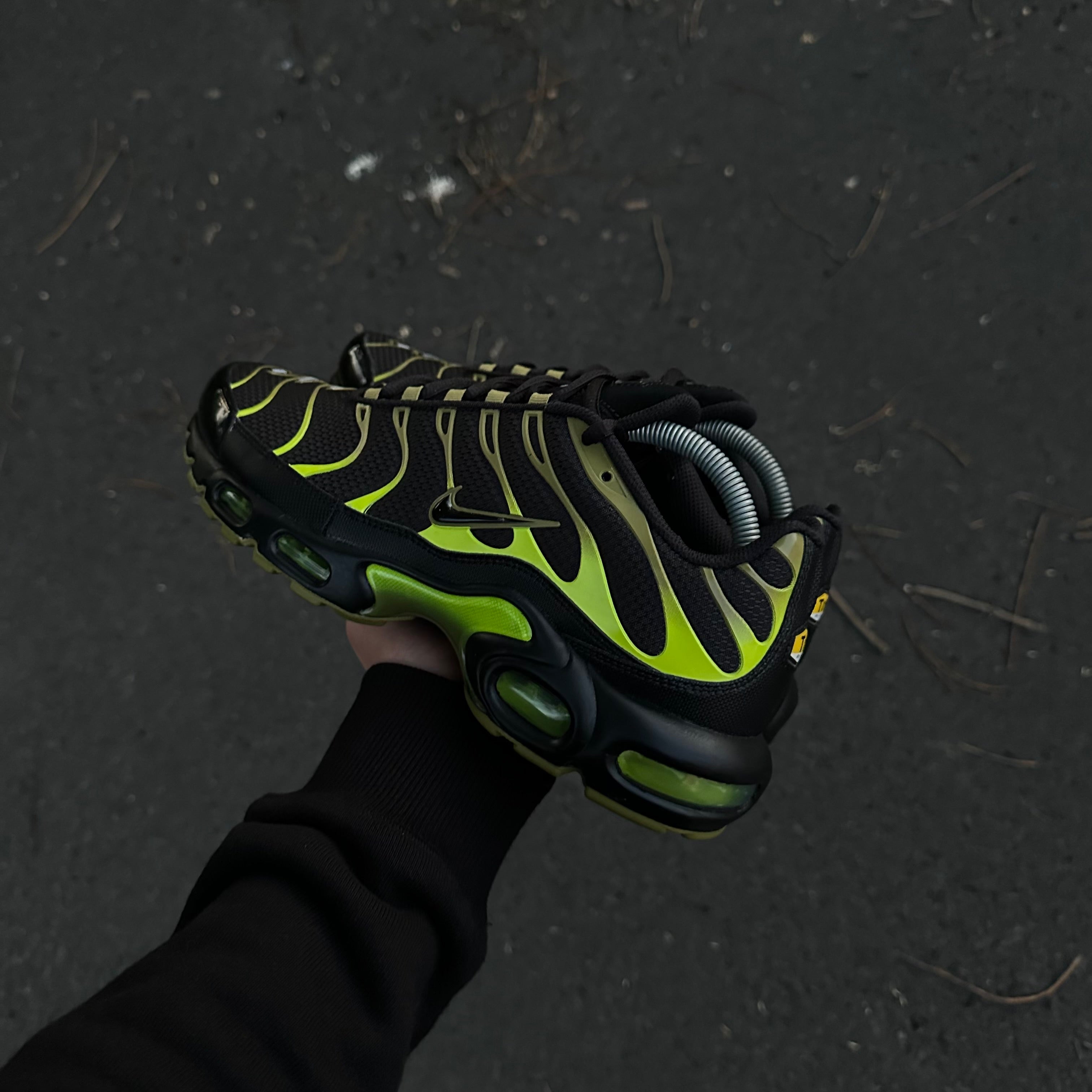 NIKE AIR MAX PLUS TN - VIVID GREEN / BLACK