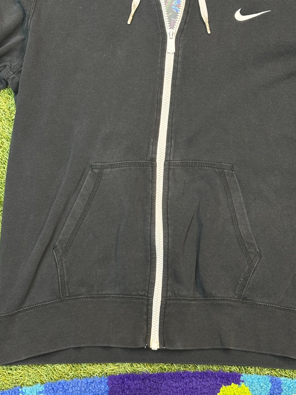 (Needs pics) Women’s Black Nike Zip Up Hoodie with no tag
