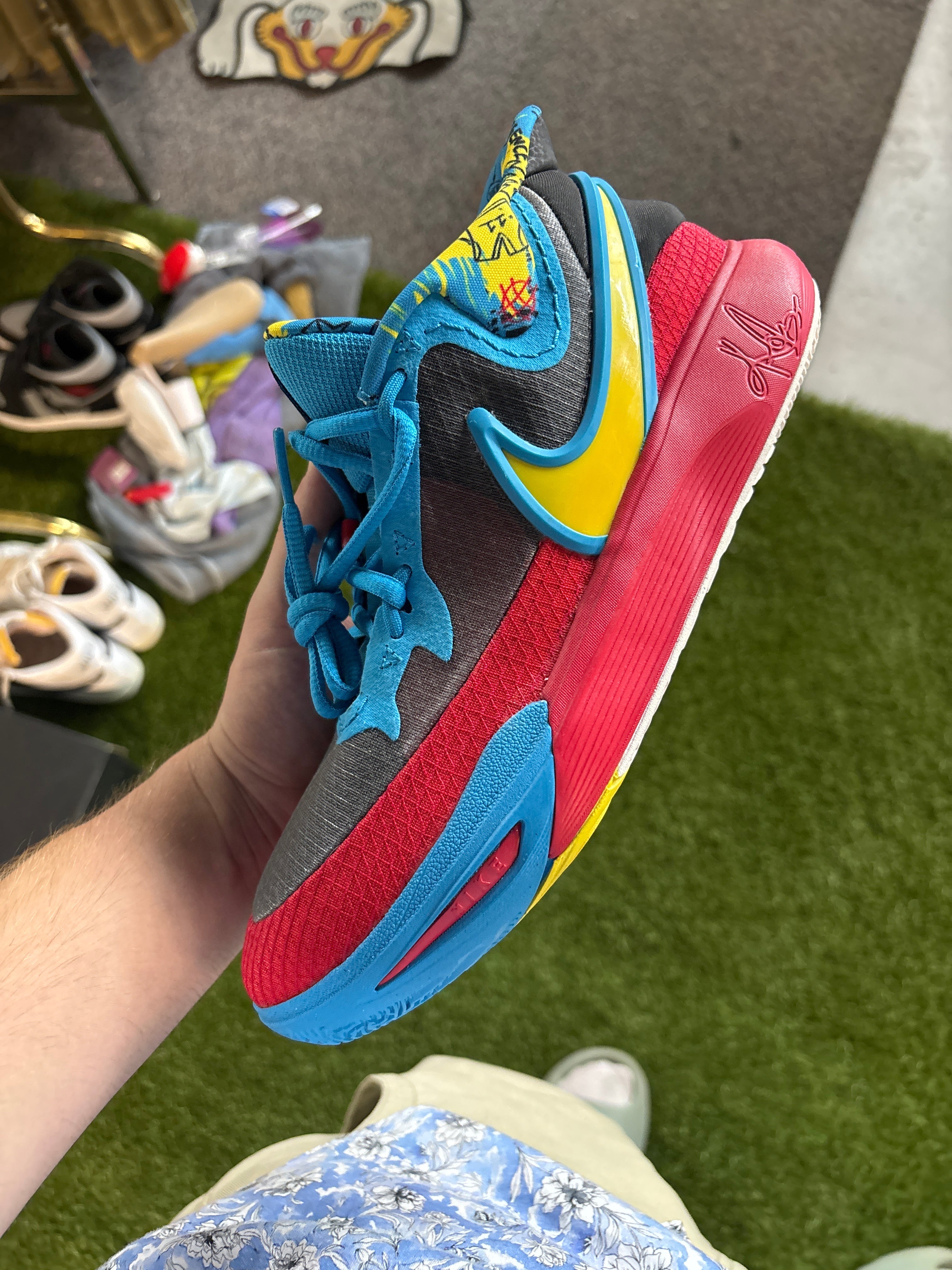 Nike Kyrie 8 GS size 7y