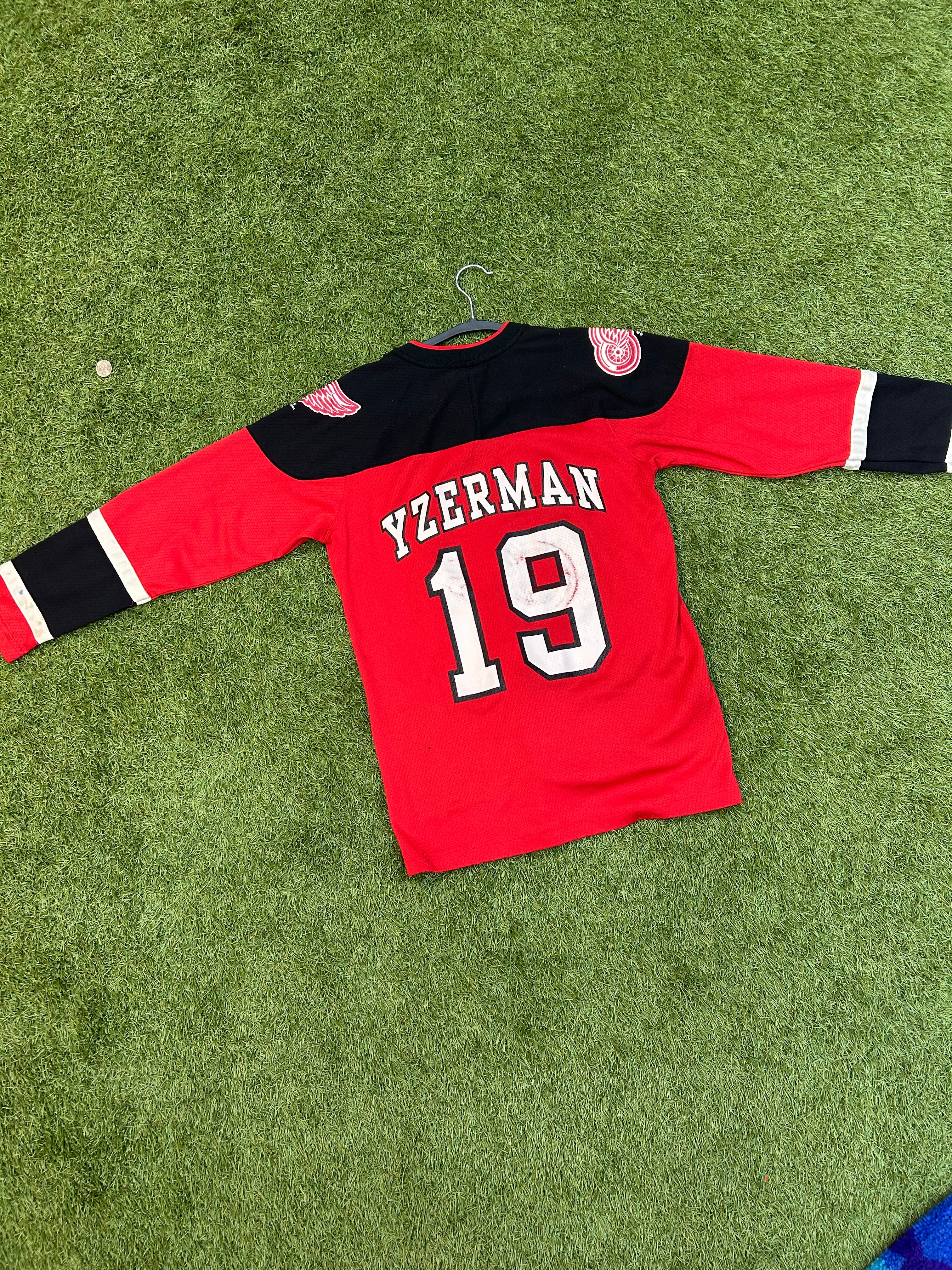 Vintage 90s Steve Yzerman Detroit Red Wings NHL Hockey Jersey