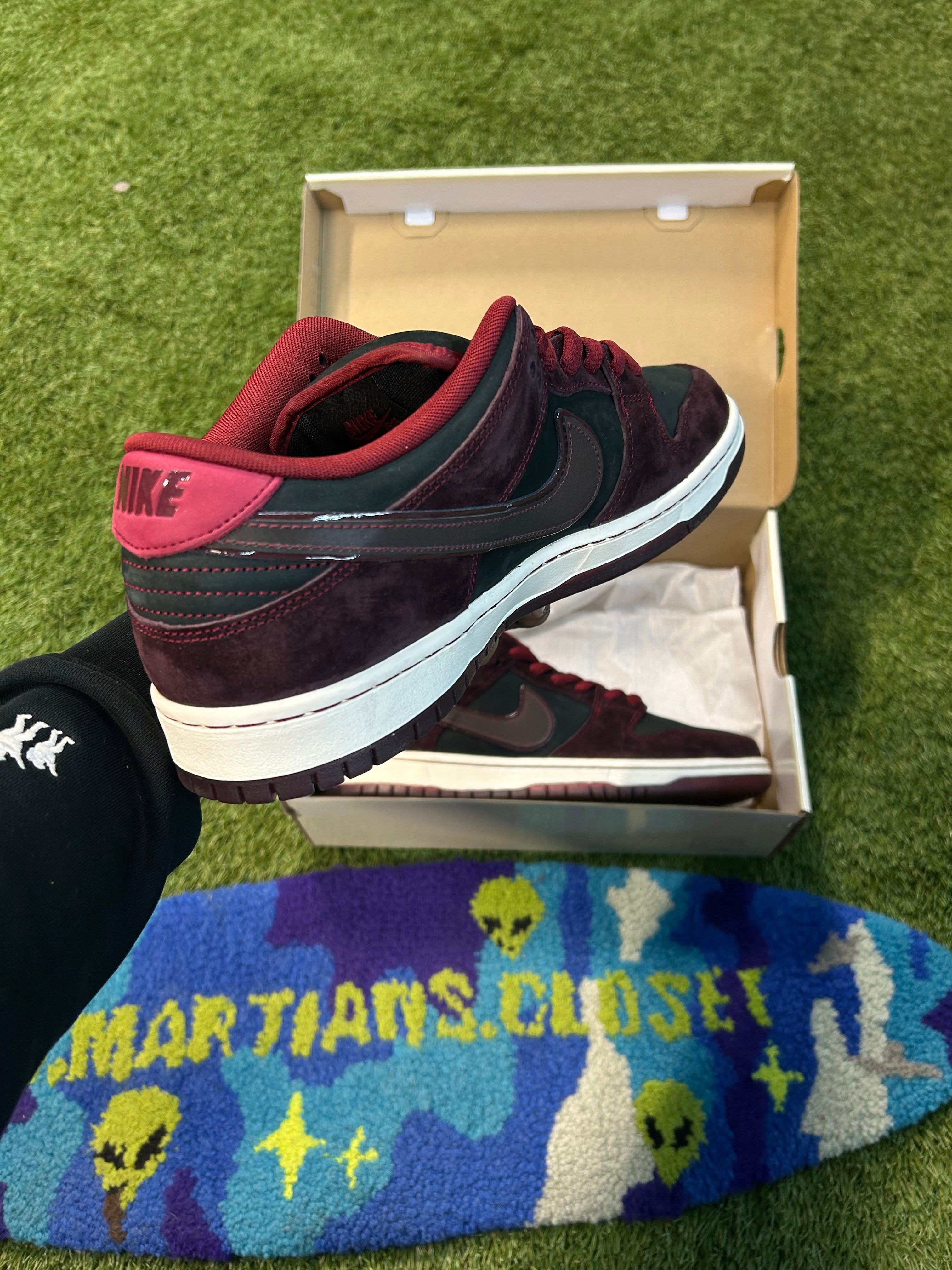 Nike SB Dunk Low Riot Skateshop
