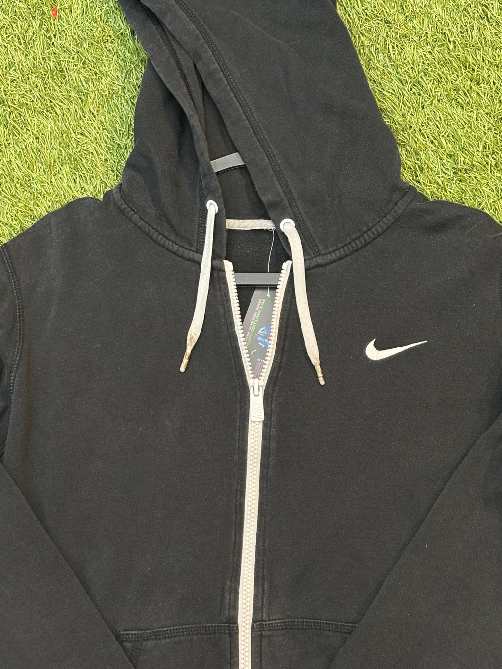 (Needs pics) Women’s Black Nike Zip Up Hoodie with no tag