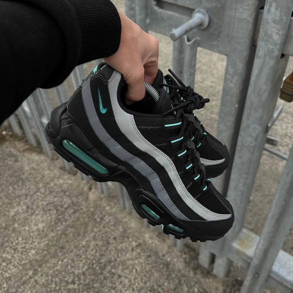 NIKE AIR MAX 95 - AURORA GREEN (JADE JEWEL)