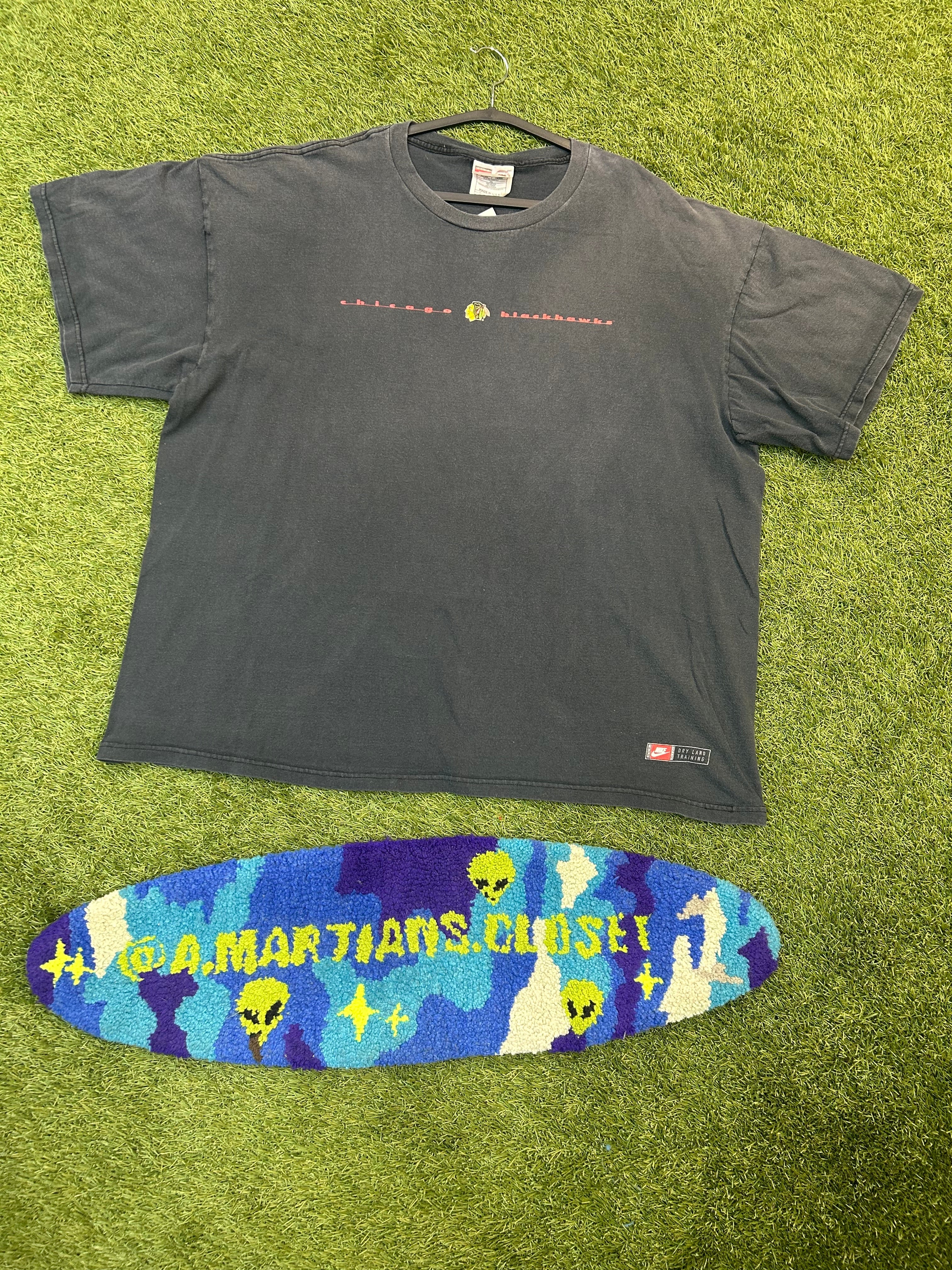 Y2K Nike Chicago Black Hawks NHL Team Tee