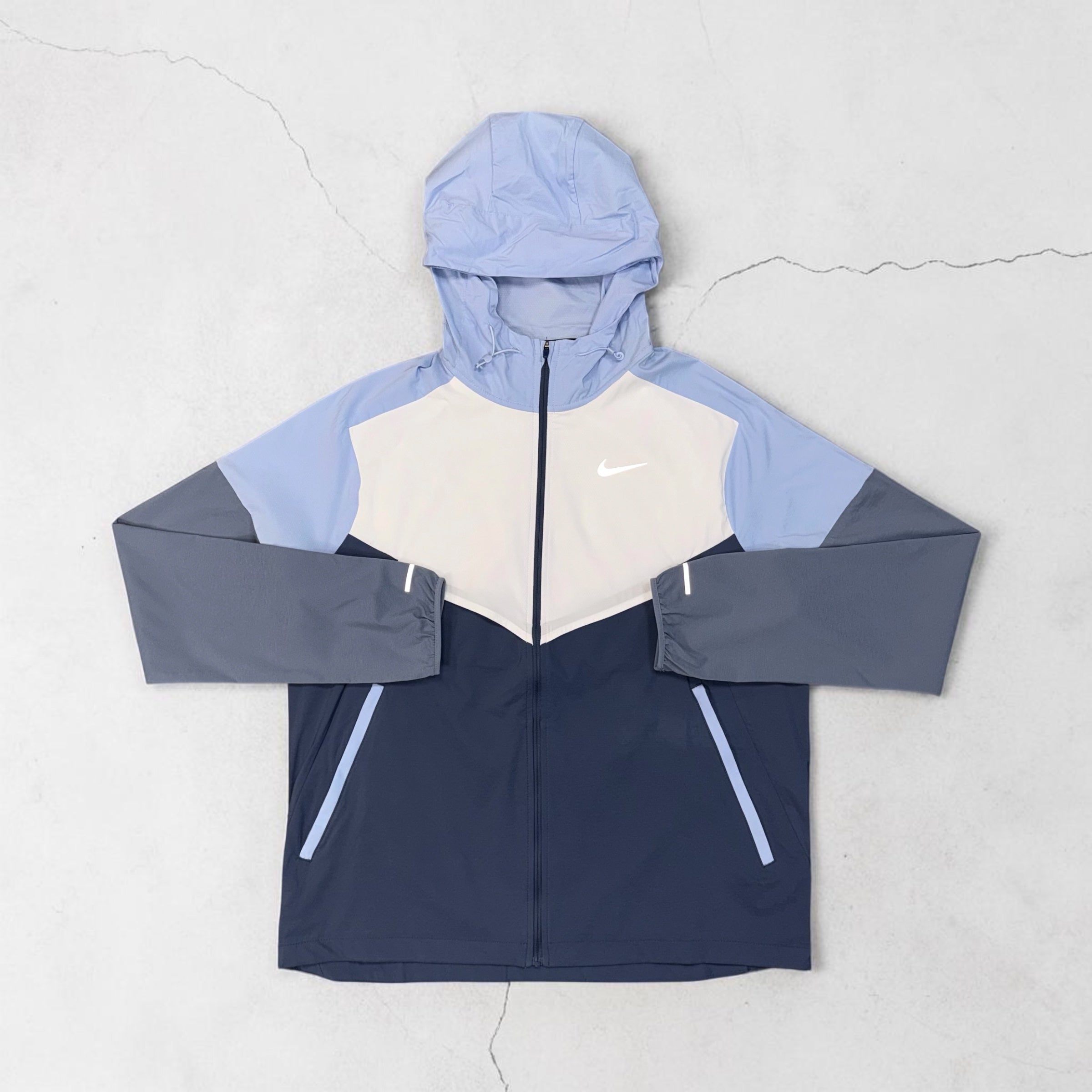 NIKE DRI-FIT WINDRUNNER AND CHALLENGER SHORTS SET - DIFFUSED BLUE