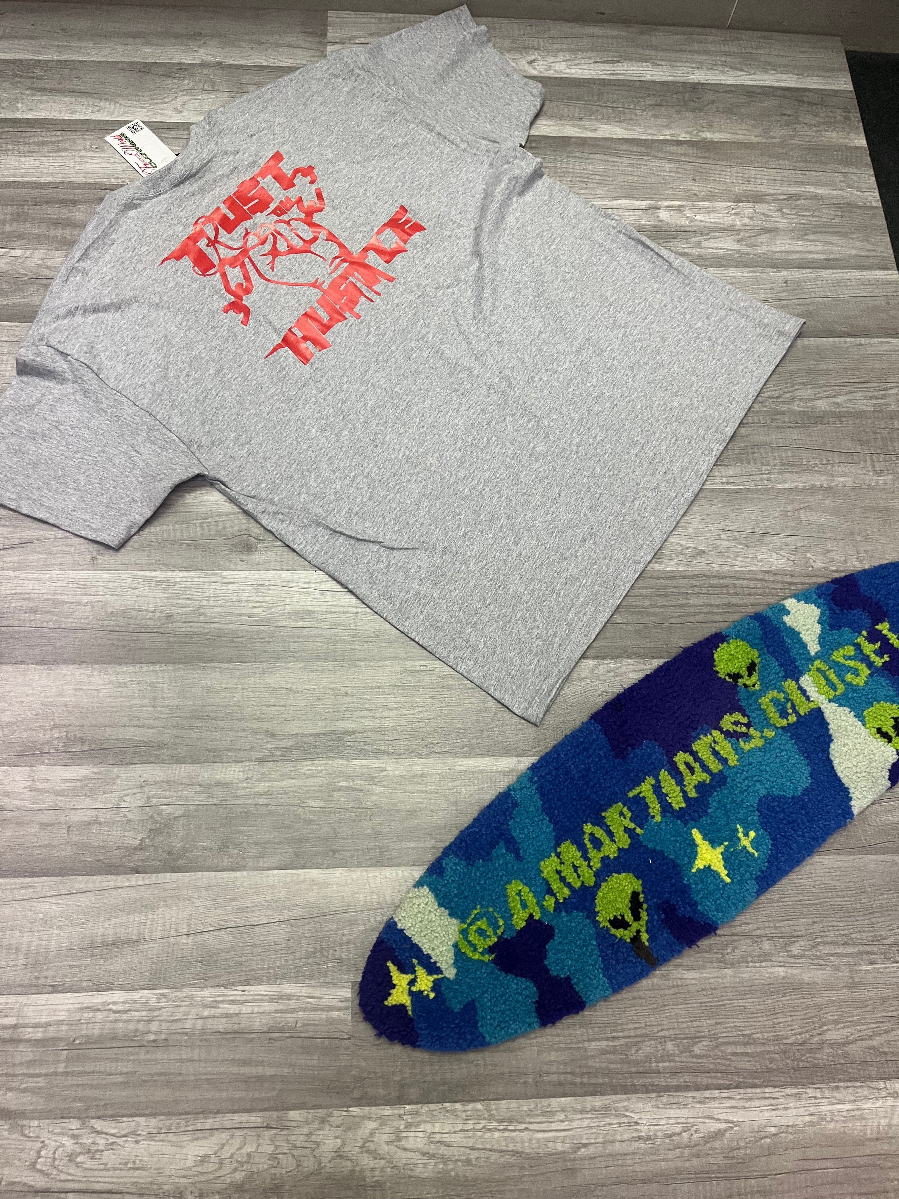 Fr33world Trust Da Hustle tee